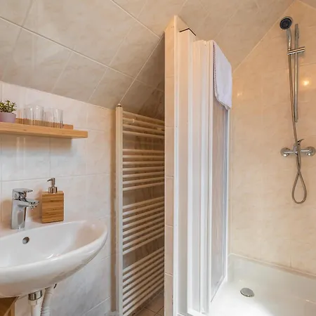 Ruzova Pod Klinovcem