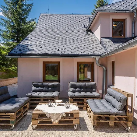 Ruzova Pod Klinovcem Chalet *